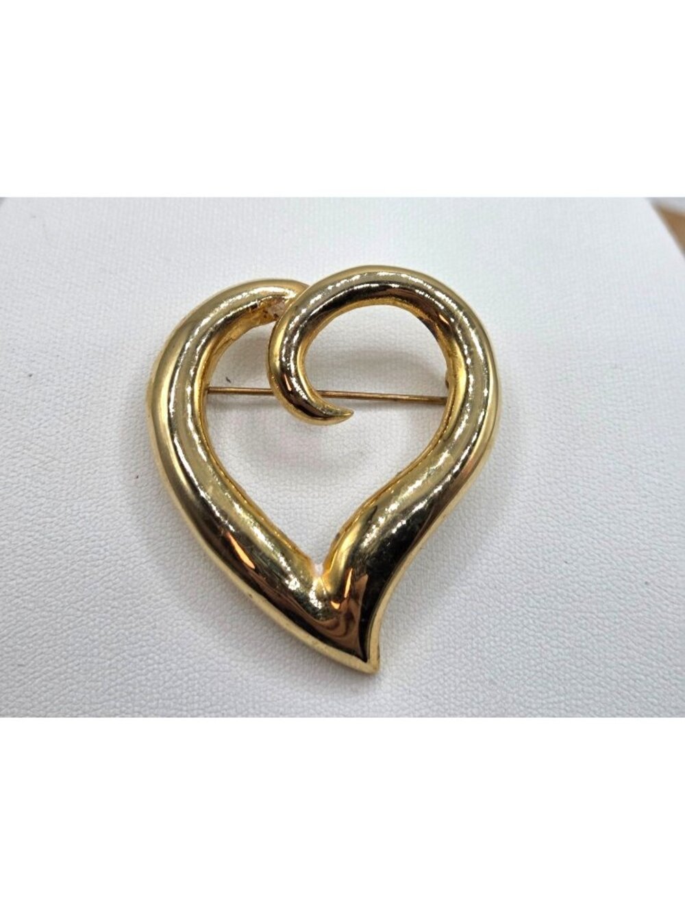 Vintage Gold-Tone Open Heart Brooch Pin